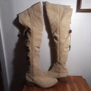 Mattise Sued Bolo Boots - Beige